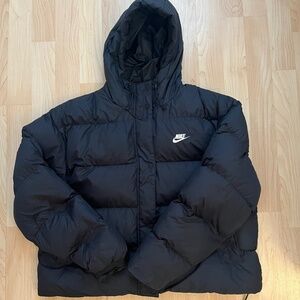 Nike Sportswear Classic Puffer Women's Therma-FIT Loose Hooded Jacket